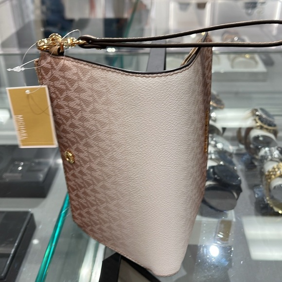 MICHAEL KORS
Jet Set Lg Ombré Logo Double-Zip Wristlet-Wallet-Phone Case Holder - Picture 11 of 16